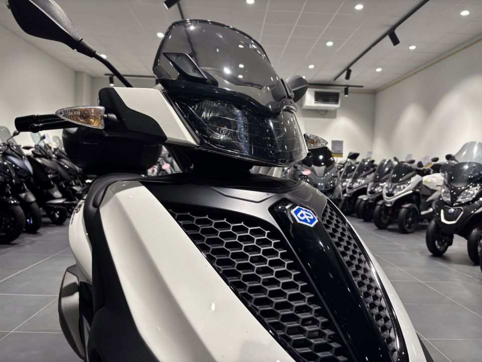 PIAGGIO MP3 300LT YOURBAN 4