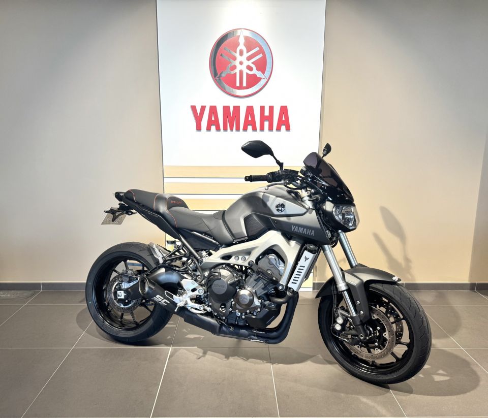 YAMAHA MT-09 4