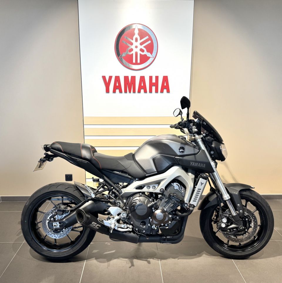 YAMAHA MT-09 4