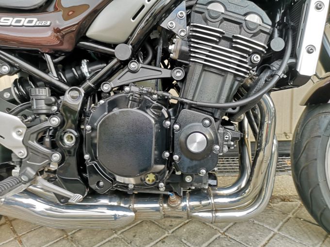 KAWASAKI Z 900 RS 4