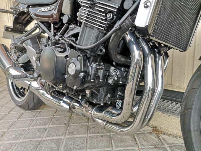 KAWASAKI Z 900 RS 4