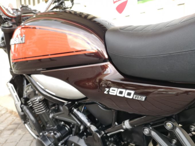 KAWASAKI Z 900 RS 4