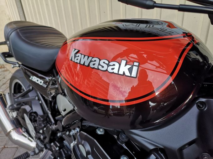 KAWASAKI Z 900 RS 4