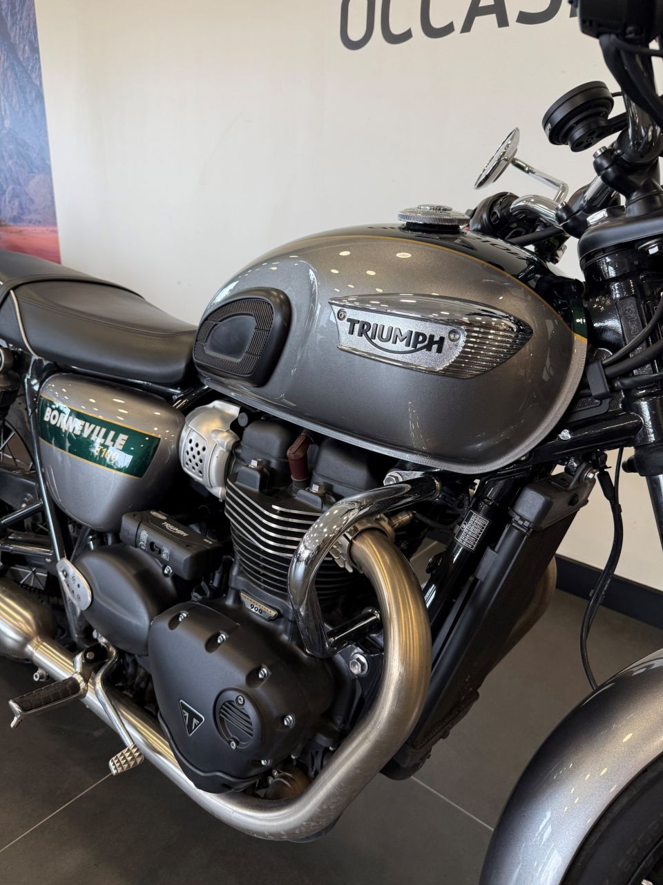 TRIUMPH Bonneville T100 GOLD LINE Edition 4