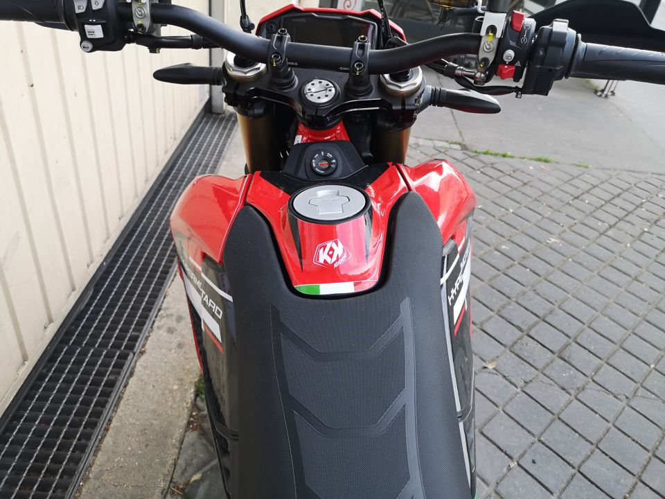 DUCATI HYPERMOTARD 4