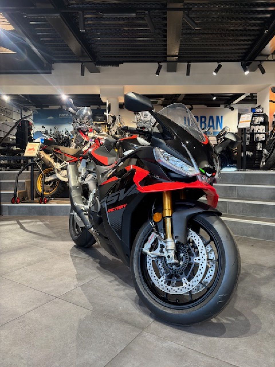 APRILIA RSV4 1100 FACTORY 4