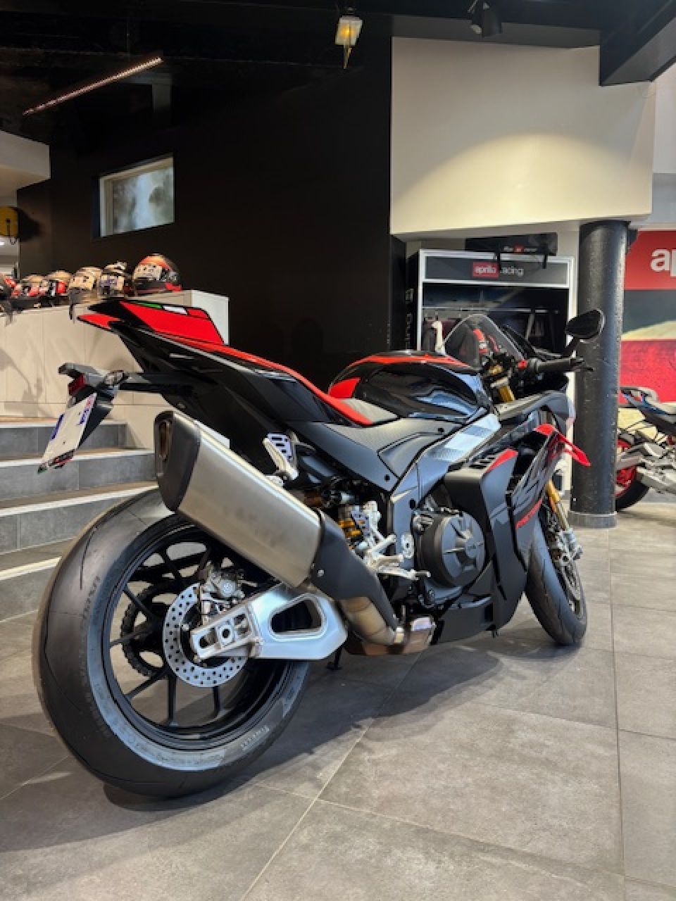 APRILIA RSV4 1100 FACTORY 4