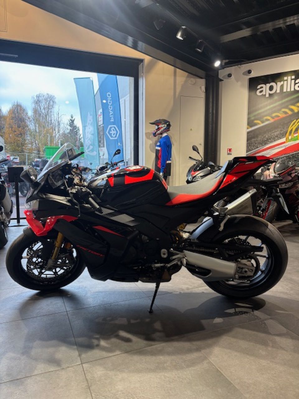 APRILIA RSV4 1100 FACTORY 4