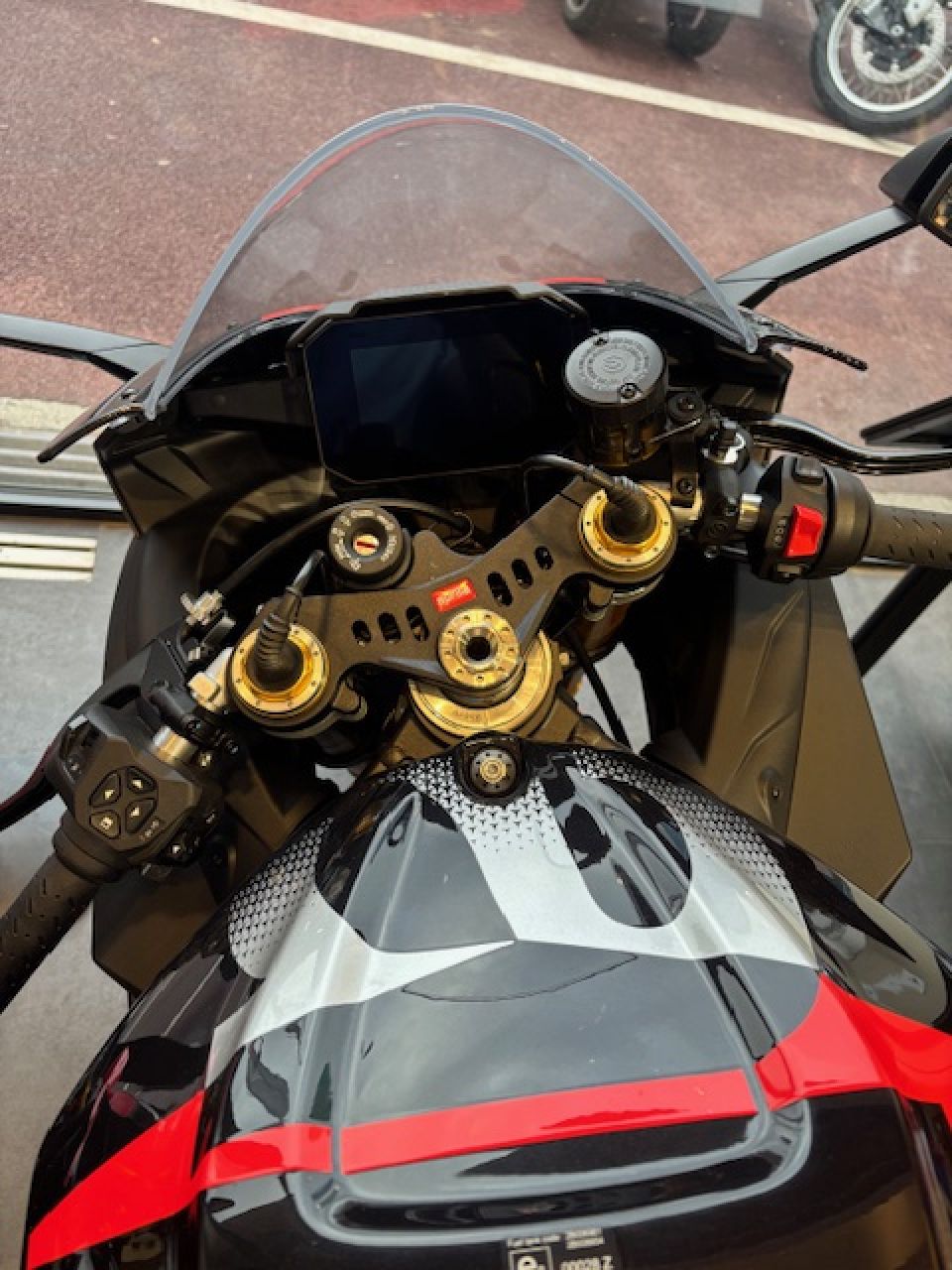 APRILIA RSV4 1100 FACTORY 4