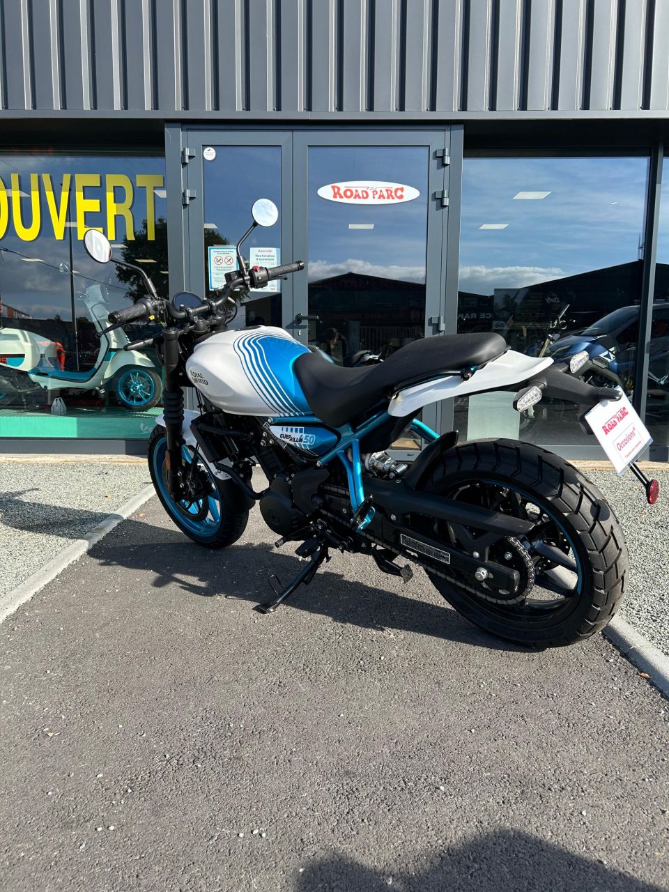 ROYAL ENFIELD Guerilla 450 4