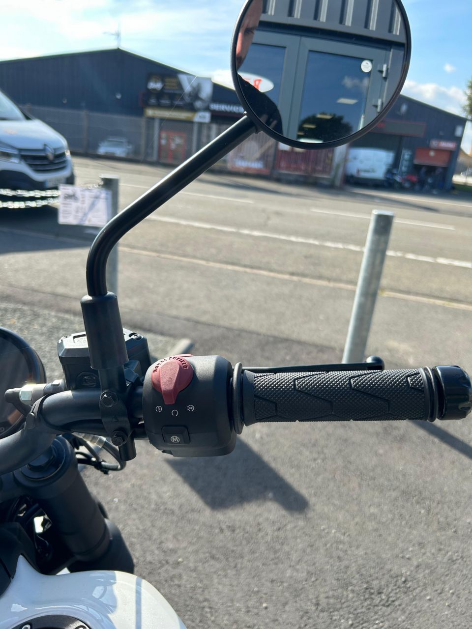 ROYAL ENFIELD Guerilla 450 4