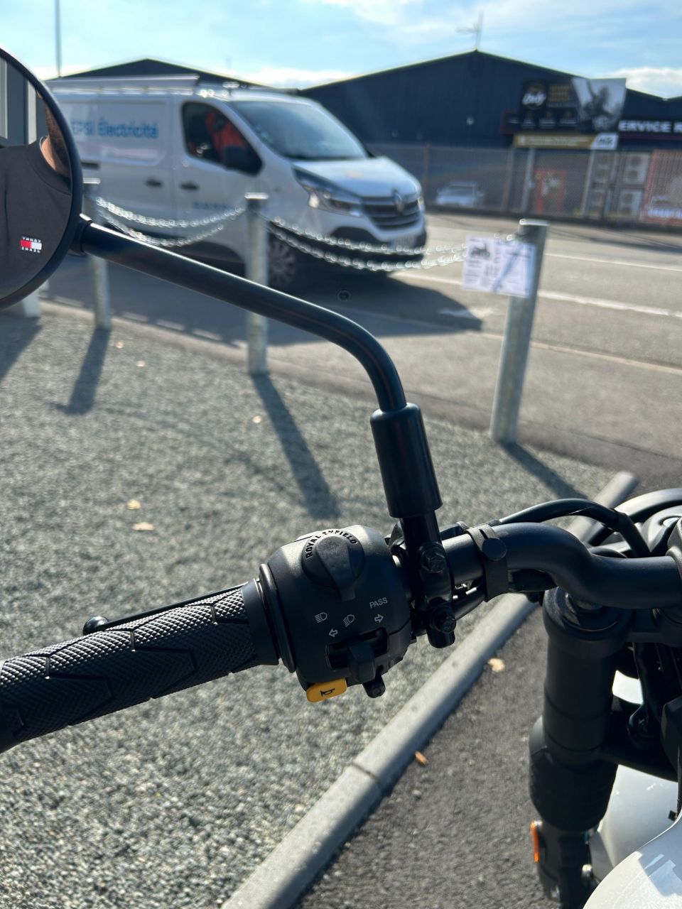 ROYAL ENFIELD Guerilla 450 4