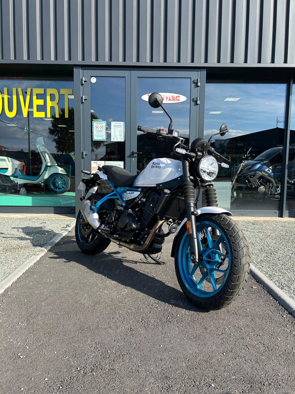 ROYAL ENFIELD Guerilla 450 4