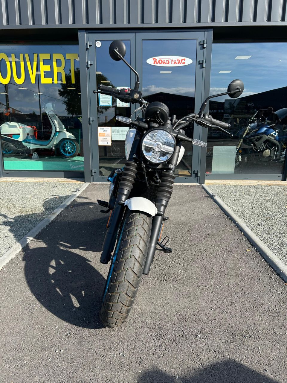 ROYAL ENFIELD Guerilla 450 4