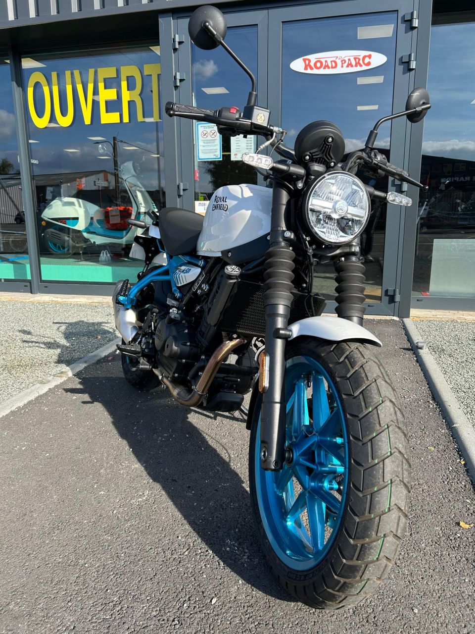 ROYAL ENFIELD Guerilla 450 4