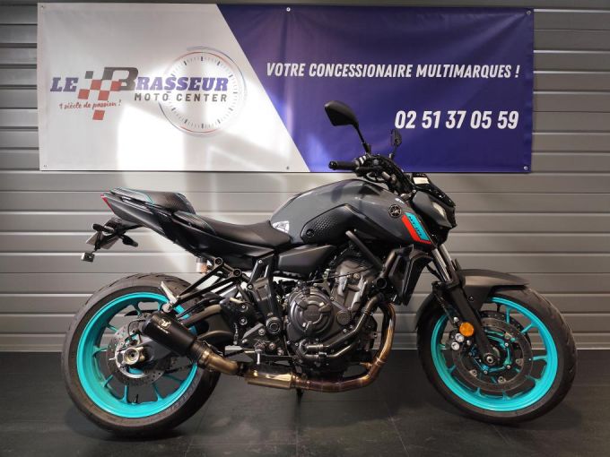 YAMAHA MT-07 4