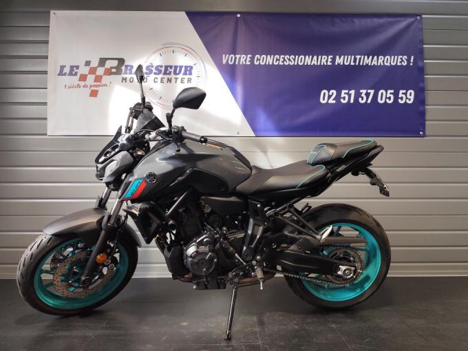 YAMAHA MT-07 4