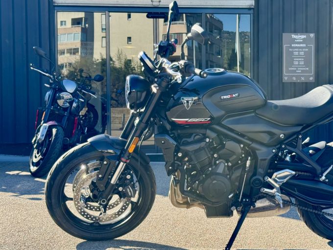 TRIUMPH TRIDENT 660 4