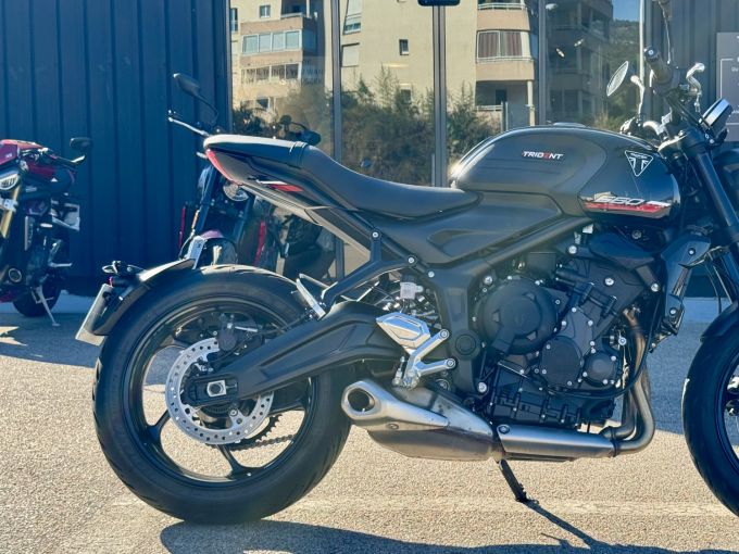 TRIUMPH TRIDENT 660 4