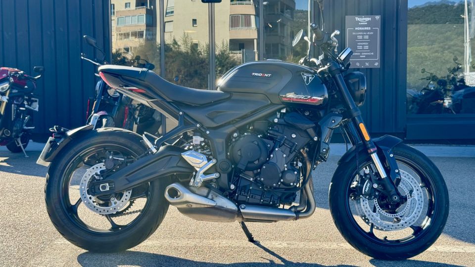 TRIUMPH TRIDENT 660 4