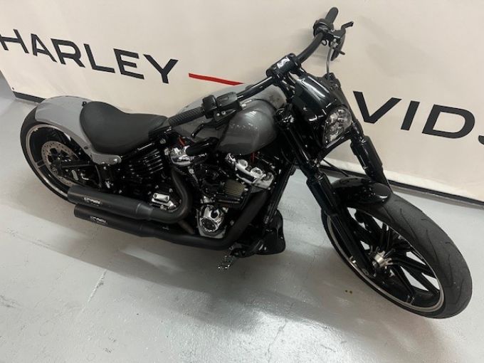 HARLEY-DAVIDSON SOFTAIL BREAKOUT 1868 4