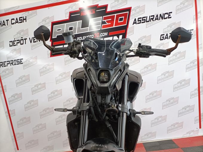 YAMAHA MT-09 4