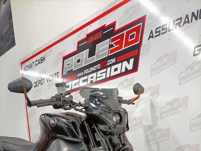YAMAHA MT-09 4