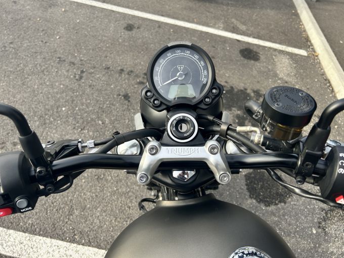 TRIUMPH STREET TWIN  900 4