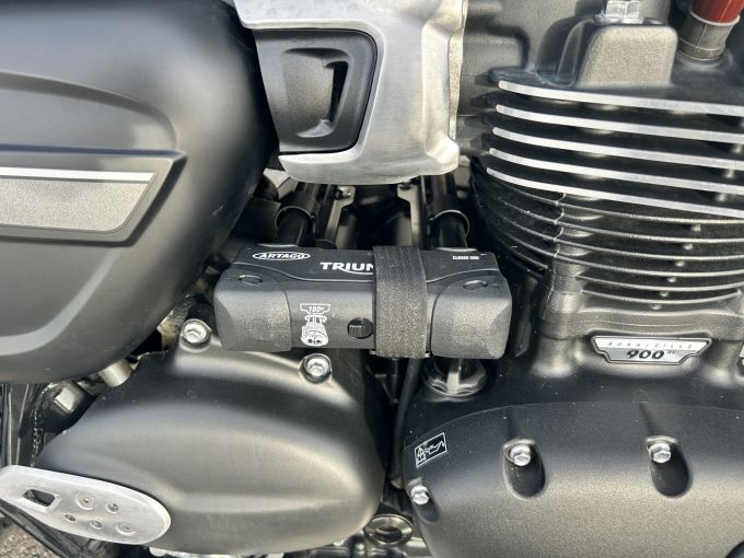 TRIUMPH STREET TWIN  900 4