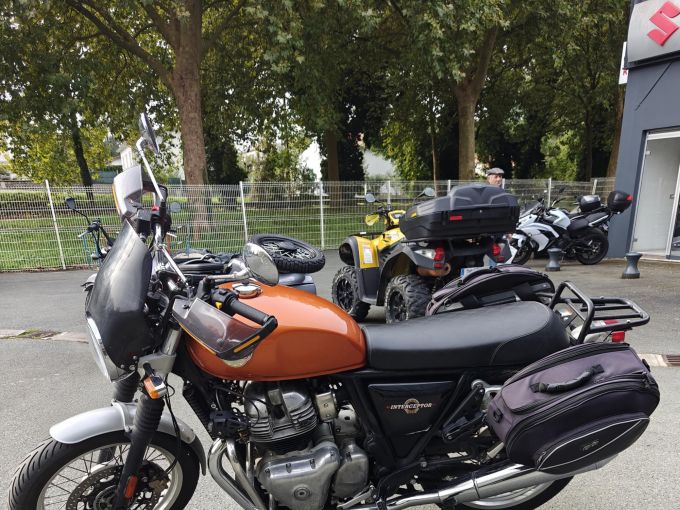 ROYAL ENFIELD INTERCEPTOR 4