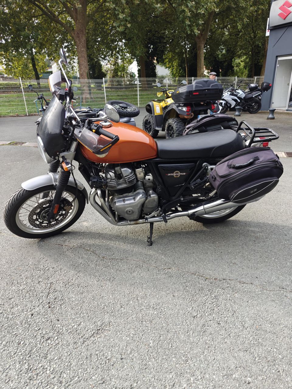 ROYAL ENFIELD INTERCEPTOR 4