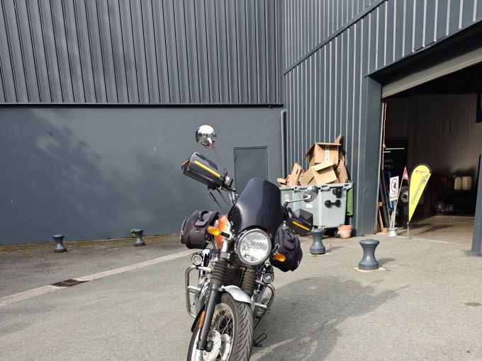 ROYAL ENFIELD INTERCEPTOR 4