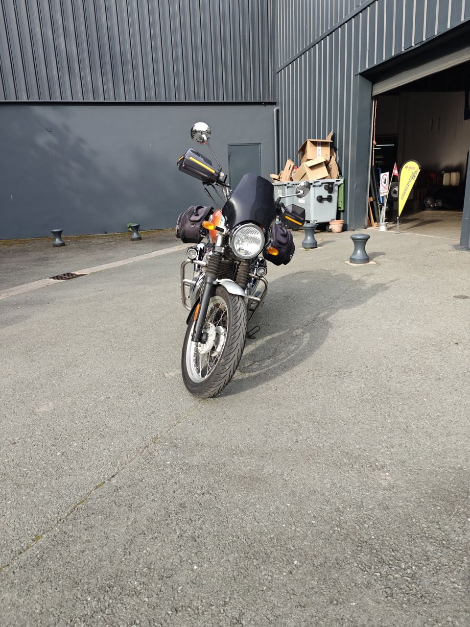 ROYAL ENFIELD INTERCEPTOR 4