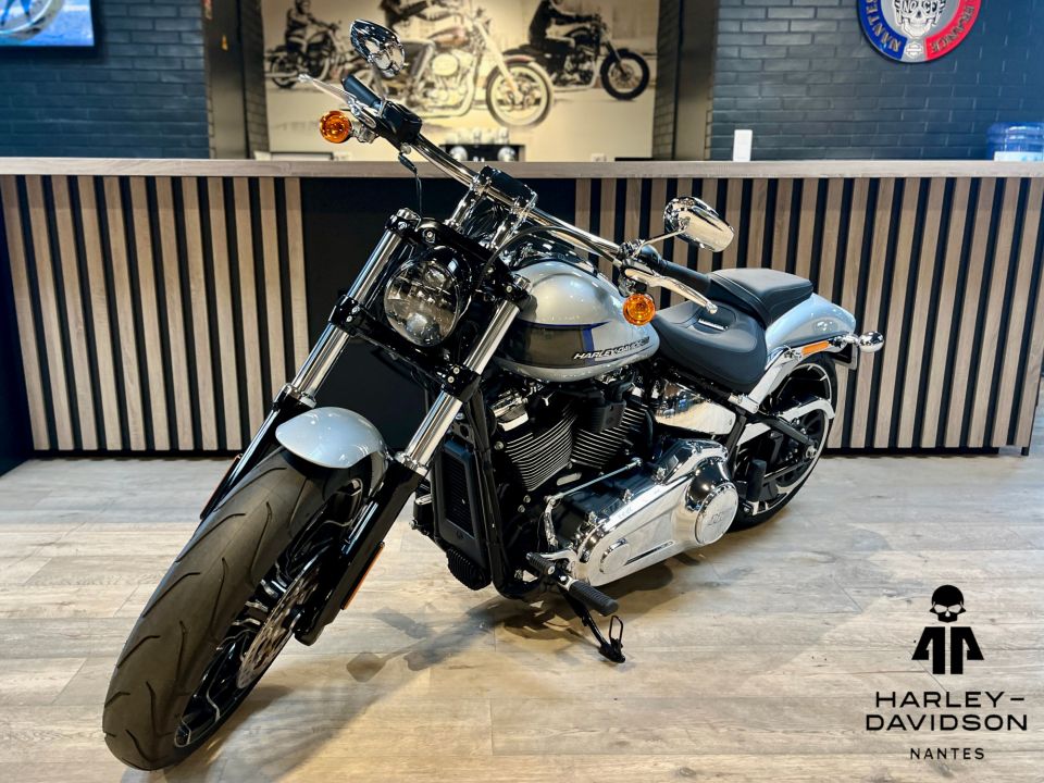 HARLEY-DAVIDSON SOFTAIL BREAKOUT 1923 4