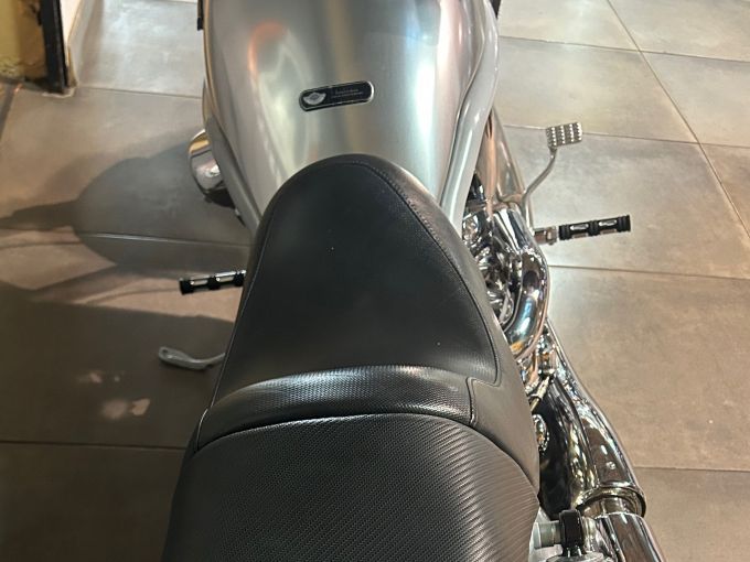 HARLEY-DAVIDSON V-ROD STREET ROD 1130 4
