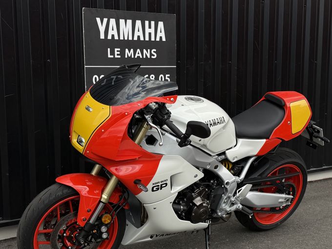YAMAHA XSR 900 GP 4