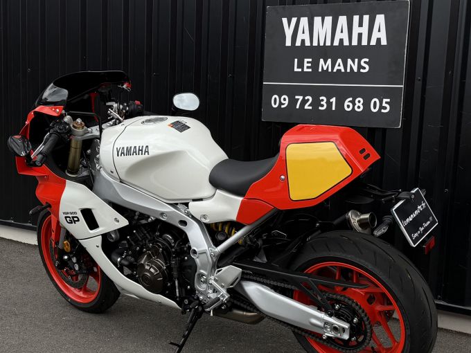 YAMAHA XSR 900 GP 4