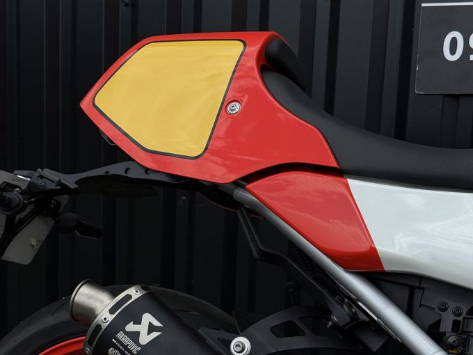 YAMAHA XSR 900 GP 4