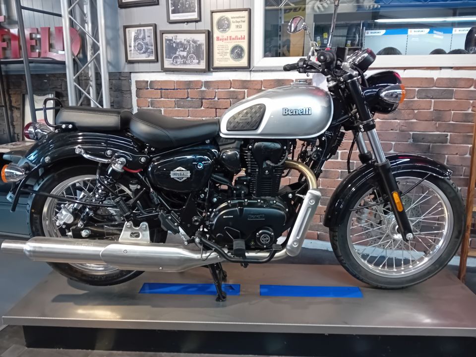 BENELLI IMPERIAL 400 4