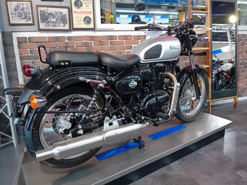 BENELLI IMPERIAL 400 4