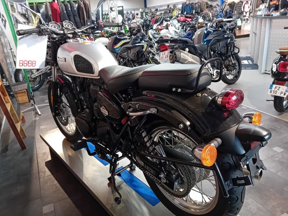 BENELLI IMPERIAL 400 4