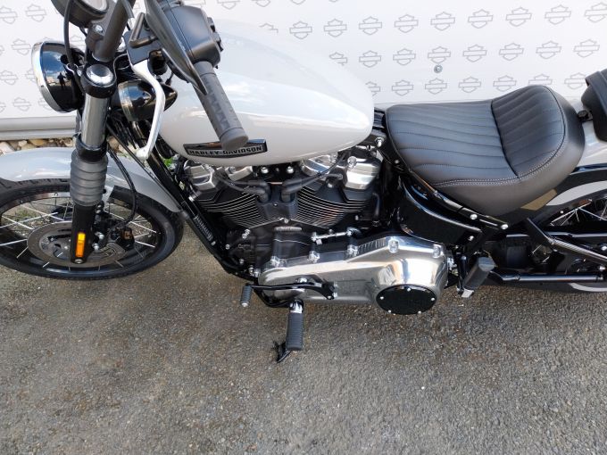 HARLEY-DAVIDSON SOFTAIL STREET BOB 1868 4