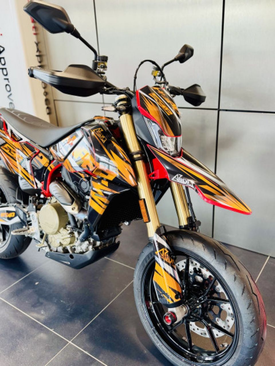 DUCATI HYPERMOTARD 698 4