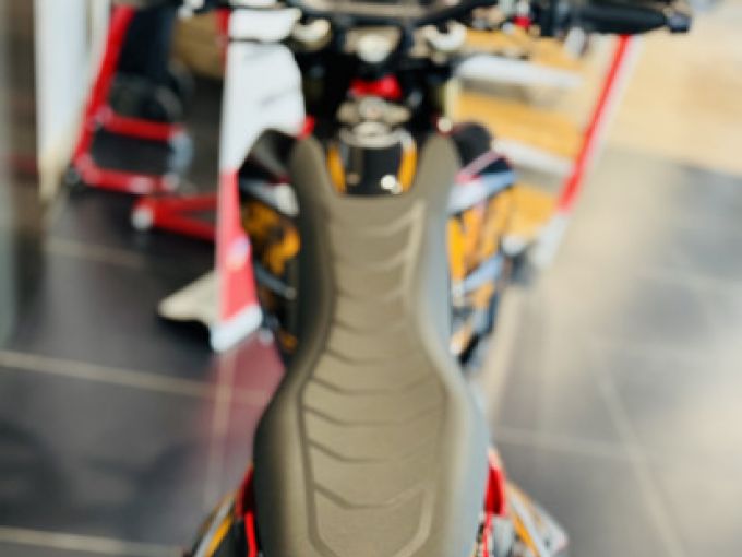 DUCATI HYPERMOTARD 698 4