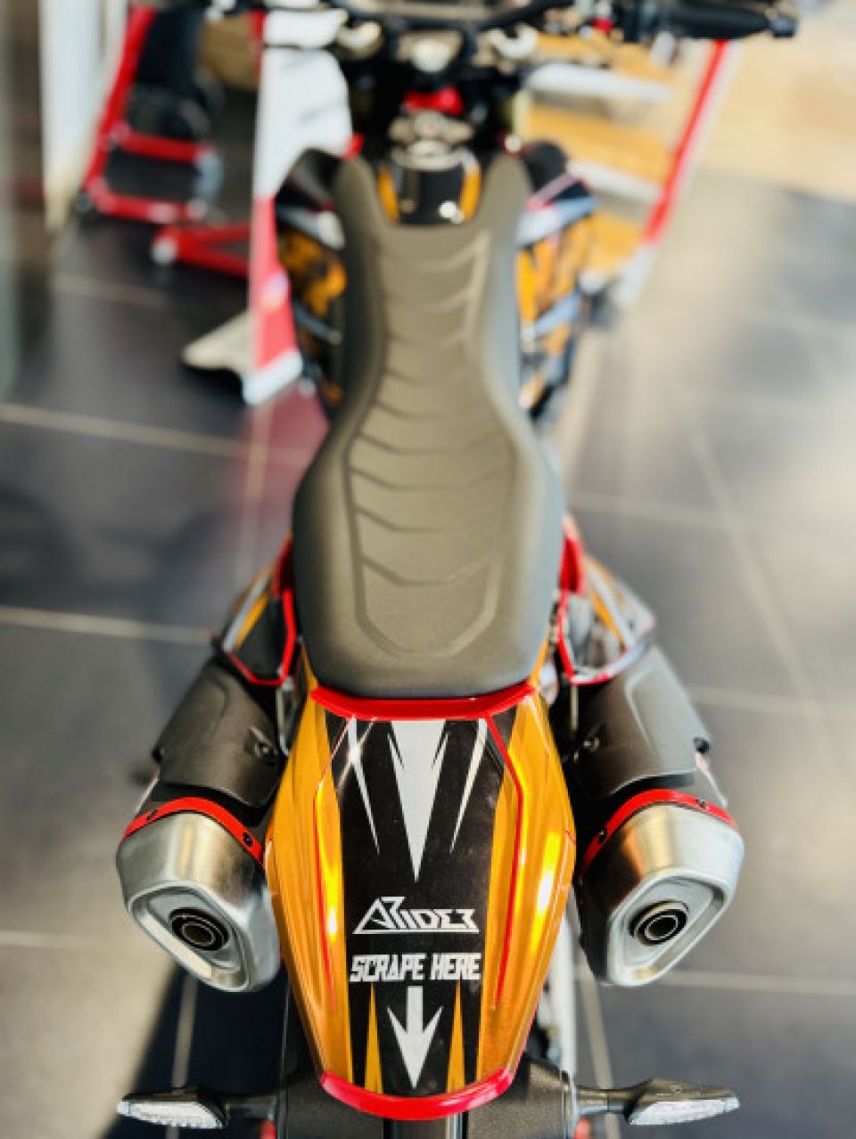 DUCATI HYPERMOTARD 698 4