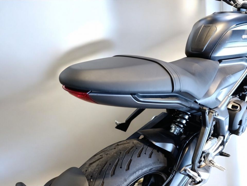 TRIUMPH TRIDENT 660 4