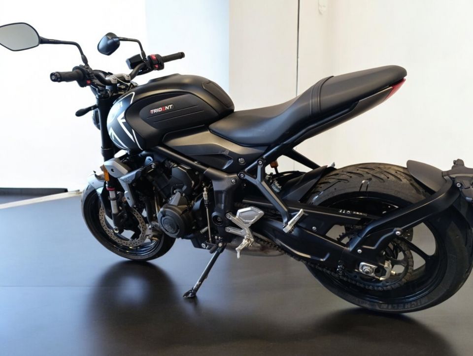 TRIUMPH TRIDENT 660 4