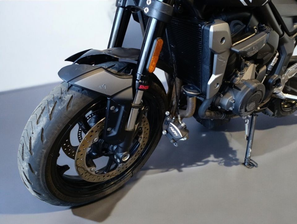 TRIUMPH TRIDENT 660 4