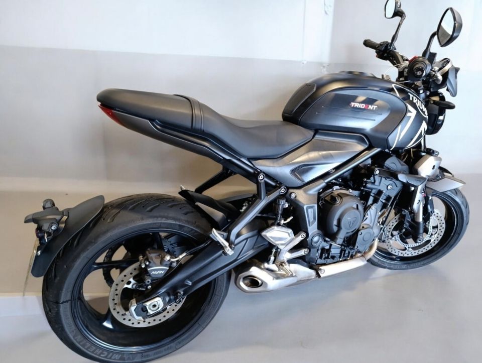 TRIUMPH TRIDENT 660 4