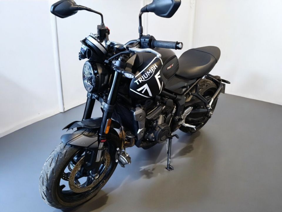 TRIUMPH TRIDENT 660 4